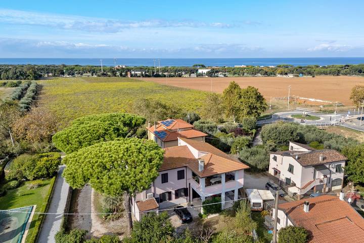 Casa vacanze 'Apartment in Colonica in The Tuscan' con vista mare, terrazza privata e Wi-Fi in San Vincenzo, Costa degli Etruschi