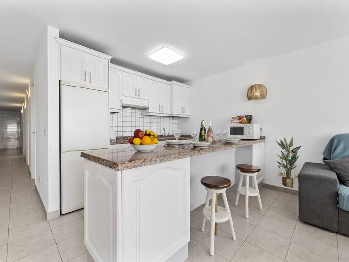 Ganze Wohnung, Modernes renoviertes Apartment mit Meerblick auf Lanzarote in Puerto del Carmen, Tías