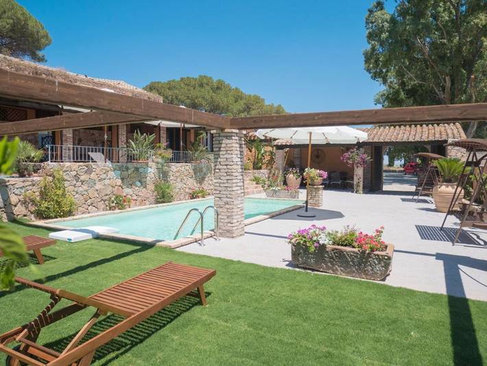 B&b per 2 persone, con Balcone e Terrazza nonché Giardino e Piscina a Capoterra
