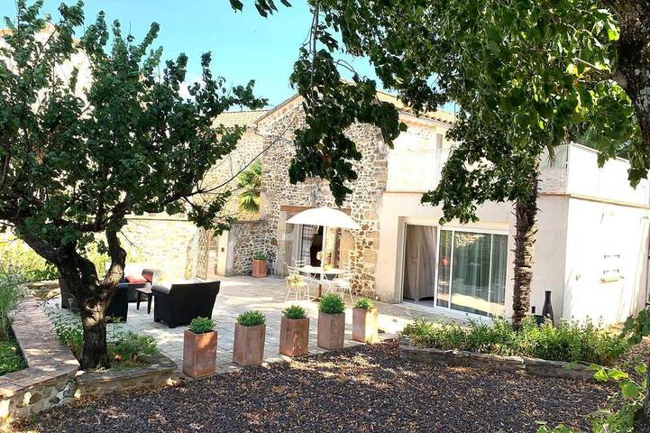 Gîte pour 4 personnes, avec jacuzzi à Allègre-les-Fumades