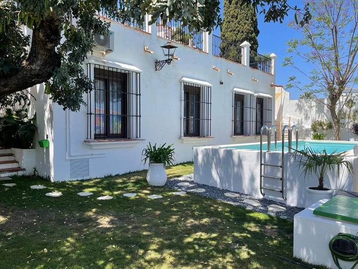 Casa de huéspuedes para 2 personas, con Terraza y Jacuzzi además de Jardín y Piscina en Torremolinos