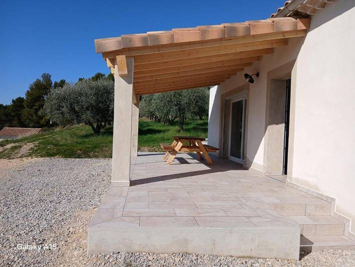 Location de vacances pour 6 personnes, avec piscine ainsi que vue et terrasse à Venterol - 2