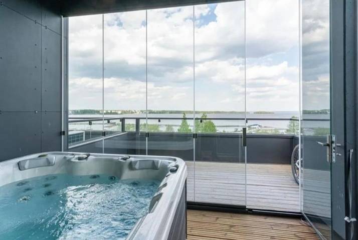 Gîte pour 8 personnes, avec sauna ainsi que jacuzzi et balcon dans Tampere