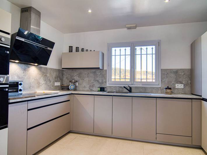 Location de vacances pour 8 personnes, avec terrasse et jardin à Le Luc - 4