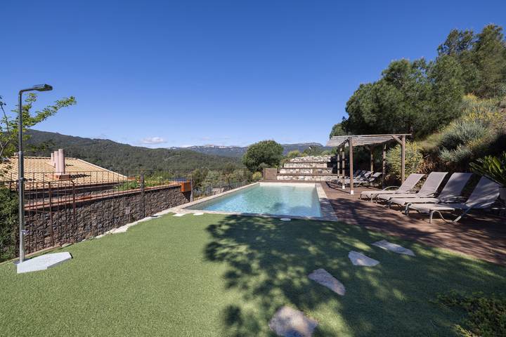 Casa rural para 22 personas, con Balcón y Jardín además de Piscina para niños y Vistas al lago en Vilanova de Escornalbou