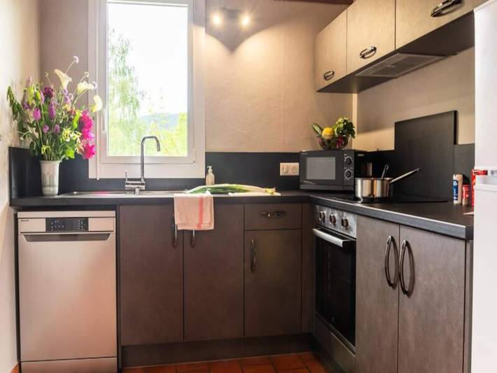 Gîte pour 6 personnes, avec piscine ainsi que jardin et terrasse, animaux acceptés à La Canourgue - 3