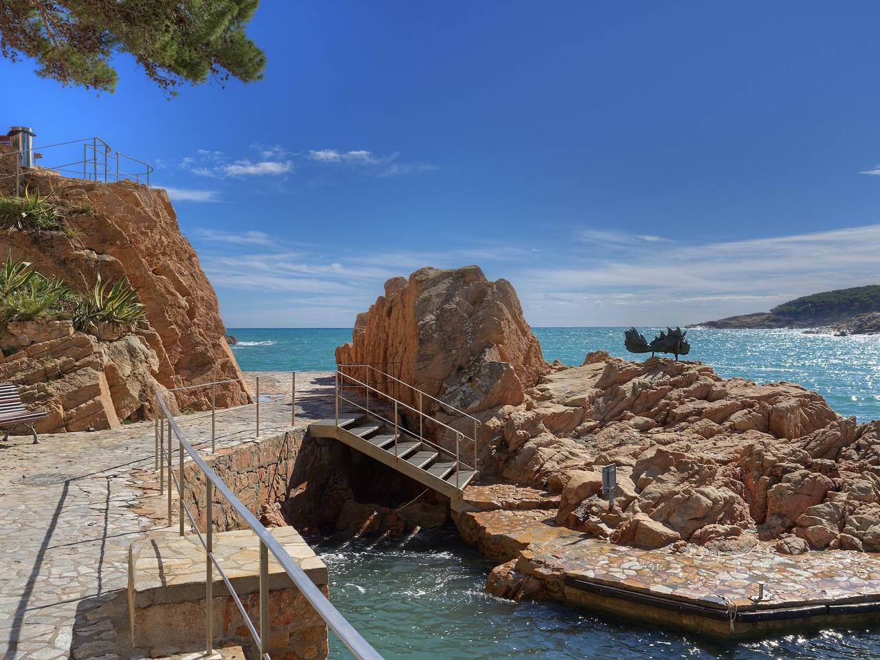 Entire apartment, Seaside apartment Tamariu for 4-6 people, with Ac and sea view in Aigua Xelida, Tamariu