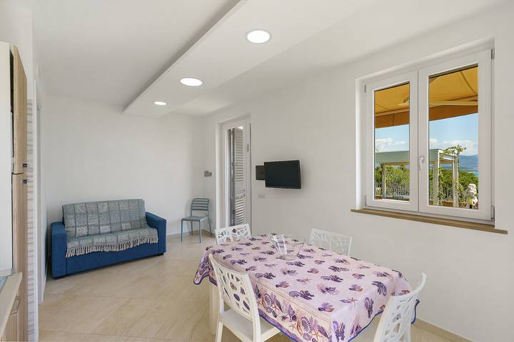 Ganze Wohnung, Apartment 'Giallo' mit Meerblick, WLAN und Klimaanlage in Casal Velino, Cilento Coast