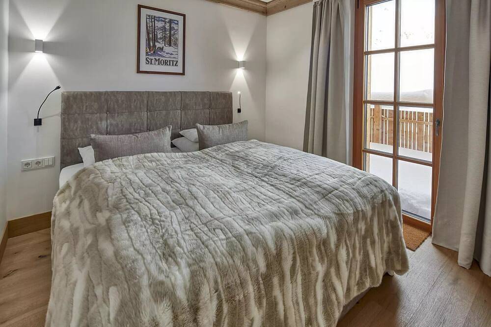 Luxury ski-in-out apartment with amazing views linked to exclusive 5-star hotel in Lechtaler Alpen, Sankt Anton am Arlberg