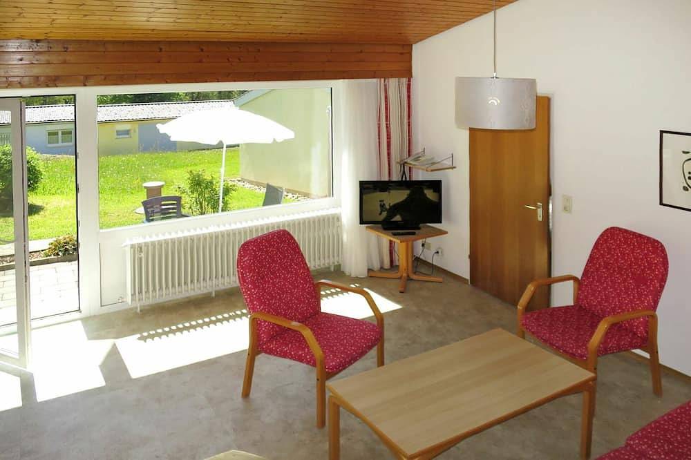 Angenehme Wohnung in einem Ferienhaus für 4 Leute mit Pool, Tv, Terrasse und Haustiere erlaubt in Maierhöfen, Bayerisch Schwaben