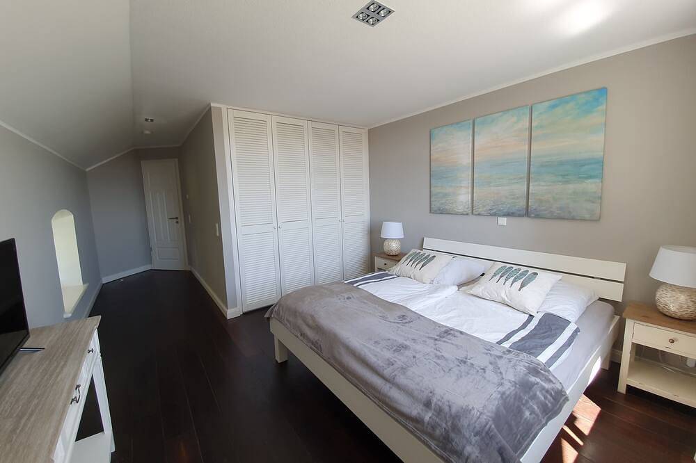 Ganze Wohnung, Penthouse / Ferienwohnung mit Turmzimmer und Dachterrasse in Hohen Niendorf, Bastorf