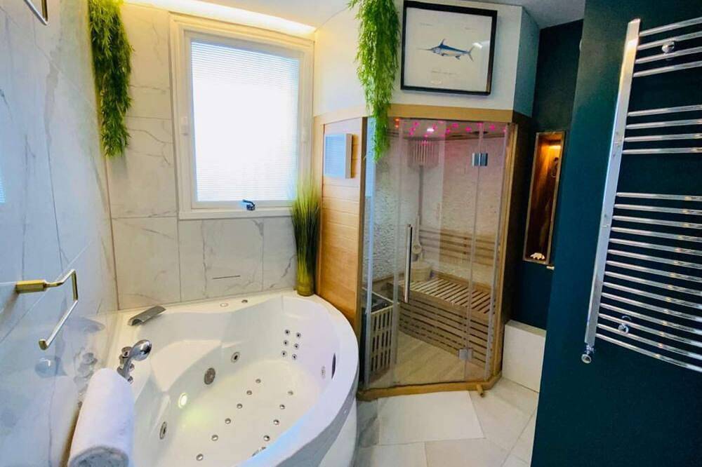 Entire apartment, Your Stopover - Boule d'or Sauna & Spa in Niort, Niort region