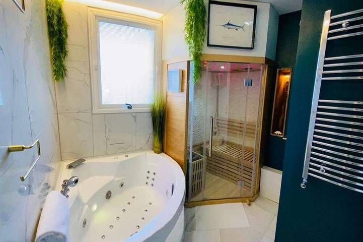 Ganze Wohnung, Your Stopover - Boule d'or Sauna & Spa in Niort, Niort und Umgebung