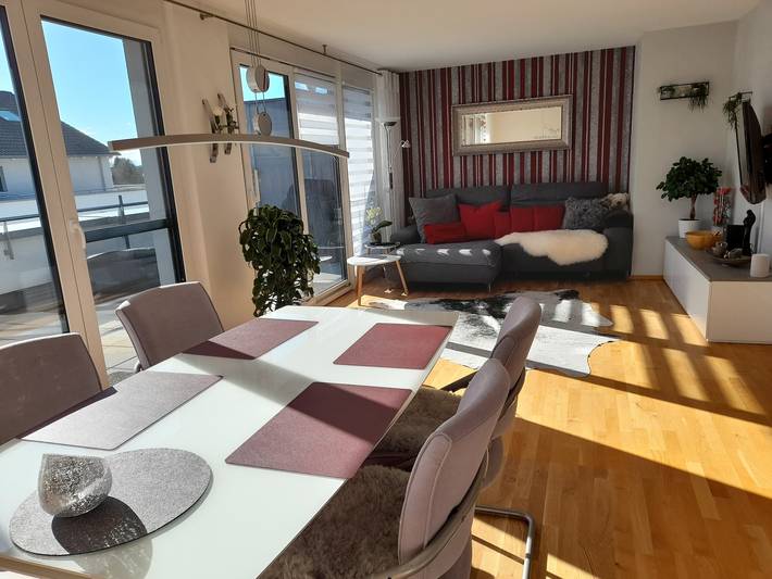 Ganze Wohnung, Ferienwohnung 'Tina's Lounge Penthousewohnung' mit Bergblick, privater Terrasse und Wlan in Friedrichshafen, Region Bodensee-Oberschwaben