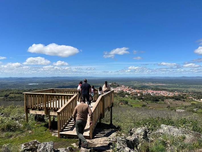 Casa rural para 10 personas, con vistas además de piscina y jardín en Extremadura - 2
