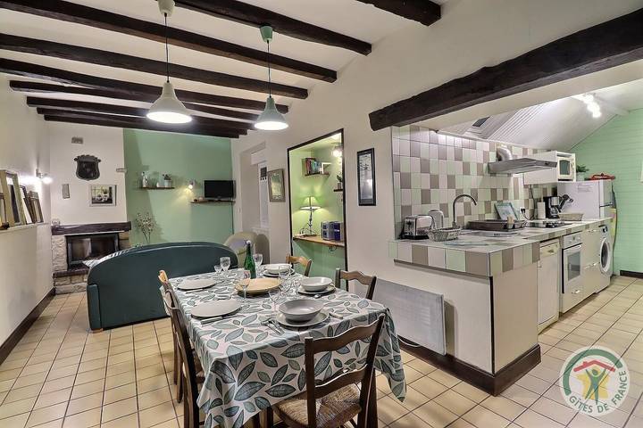 Gîte pour 5 personnes, avec piscine ainsi que vue et jardin, animaux acceptés - 1