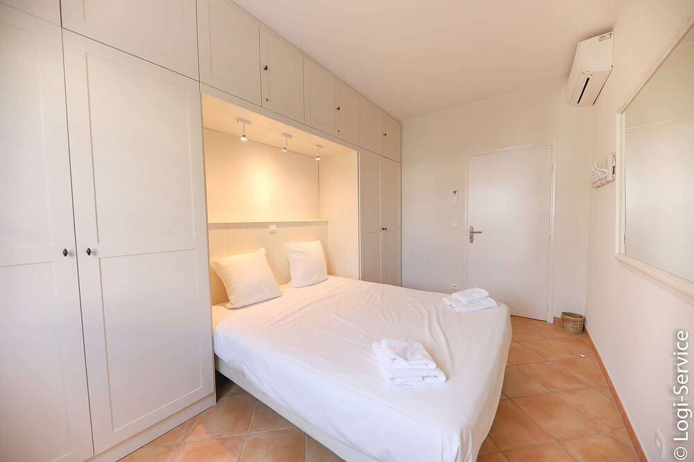 Appartement entier, Appartement 4 pièce sur plage, climatisation + Wifi in Port Grimaud, Grimaud