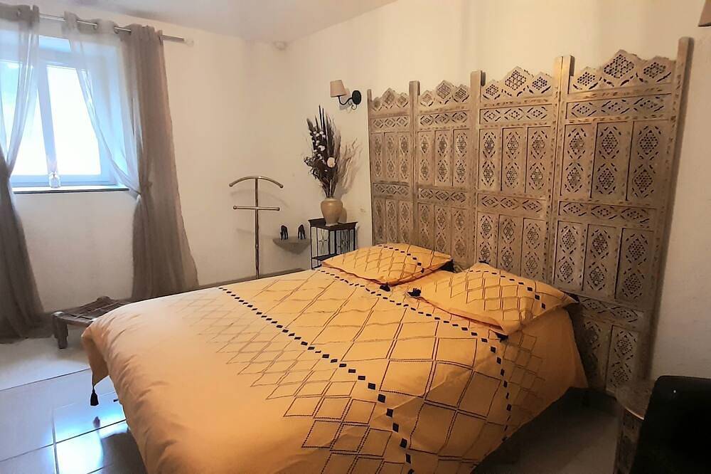 Grande Chambre D'hôte Avec Coin Cuisine. Idéal Pour Couple Avec Enfants in Chissey-sur-Loue, Jura