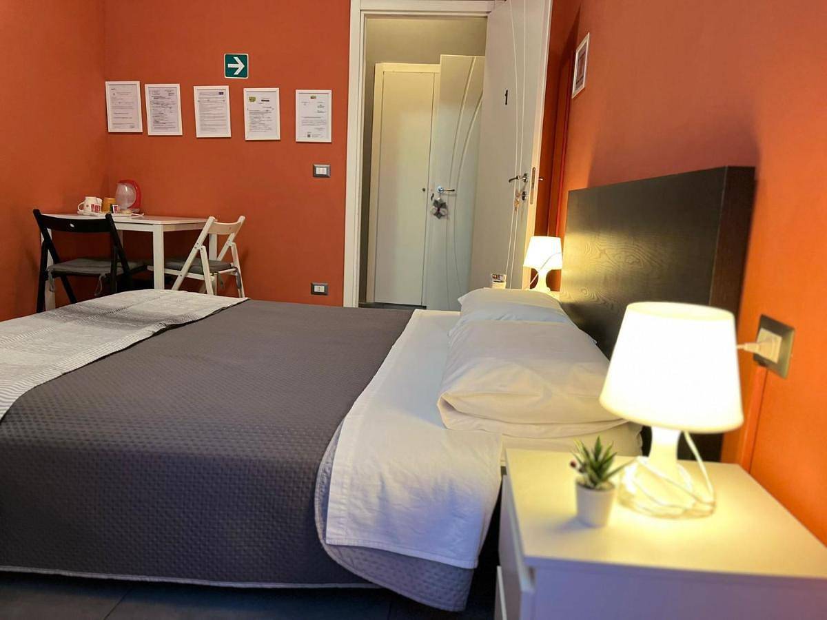 Adriatic Room 50 m dalla stazione Ferroviaria di Ciampino e dalla navetta aeroportuale in Ciampino, Castelli Romani