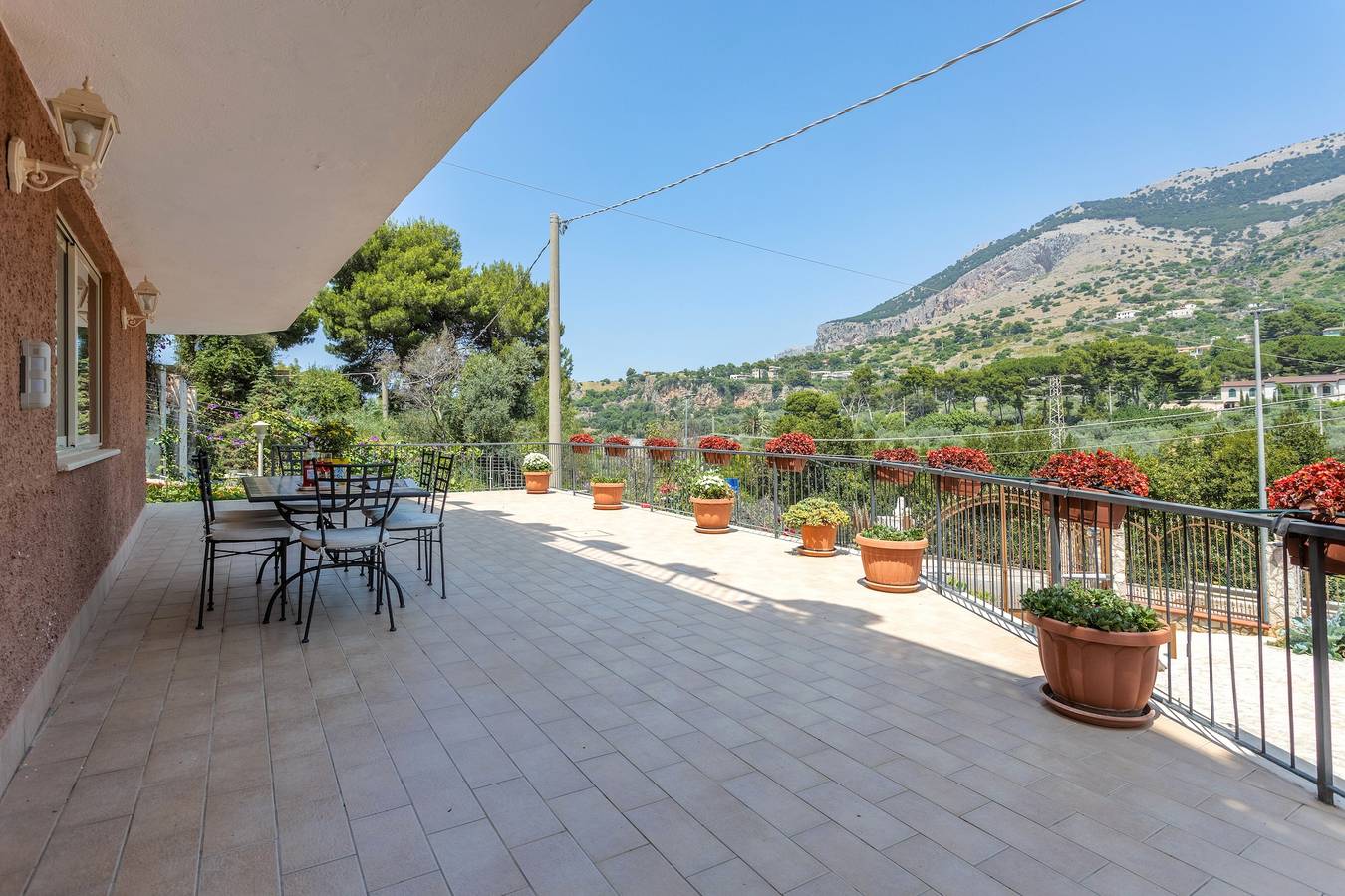 Casa vacanze 'Villa Salvatore' con vista sulle montagne, terrazza e Wi-Fi in Torretta, Provincia di Palermo