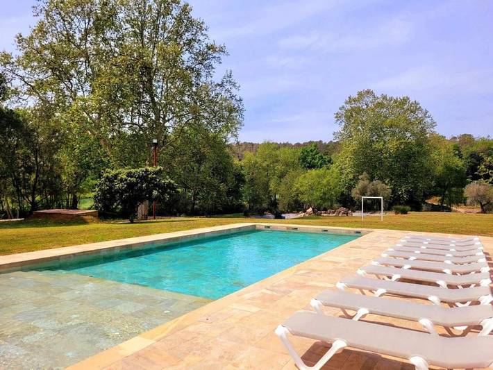 Casa rural para 19 personas, con jardín además de vistas y piscina, Se admiten mascotas en Cabanellas