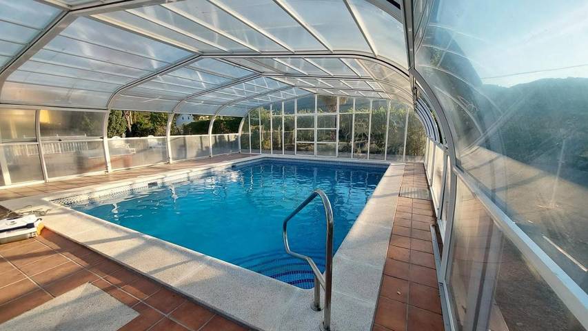 Chalet para 12 personas, con Balcón y Terraza además de Jardín y Piscina en El Bierzo