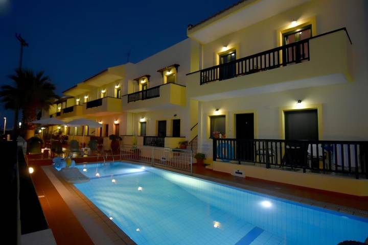 Appart’hôtel pour 4 personnes, avec piscine et jardin, animaux acceptés