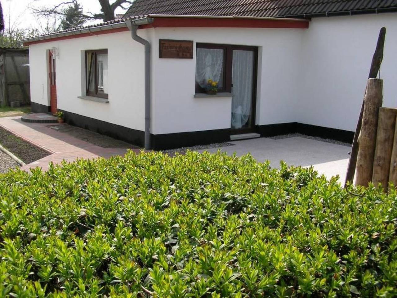 Ferienbungalow mit Terrasse und Angelplatz in Born a. Darß, Born am Darß