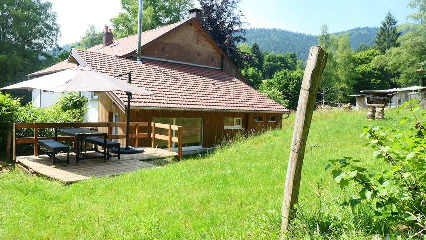 Gîte pour 4 personnes, avec piscine et jardin dans Lorraine