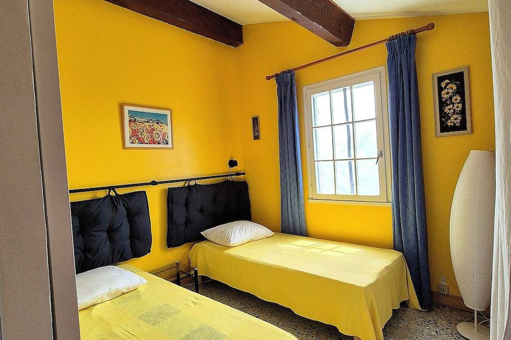 Holiday home in the Mont Ventoux with private pool.  in Bédoin, Parc naturel régional du Mont-Ventoux