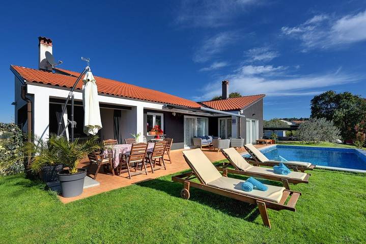 Ferienhaus für 8 Personen, mit Terrasse und Whirlpool - 1