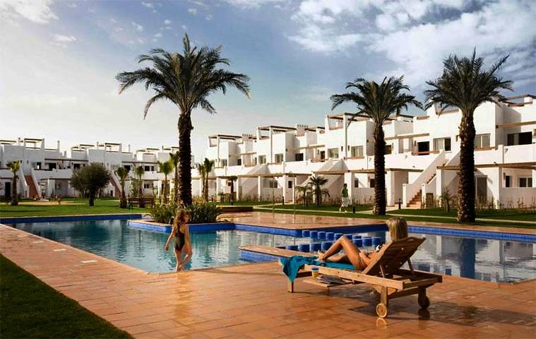 Apartamento de vacaciones para 4 personas, con jardín y vistas además de piscina para niños y piscina - 1
