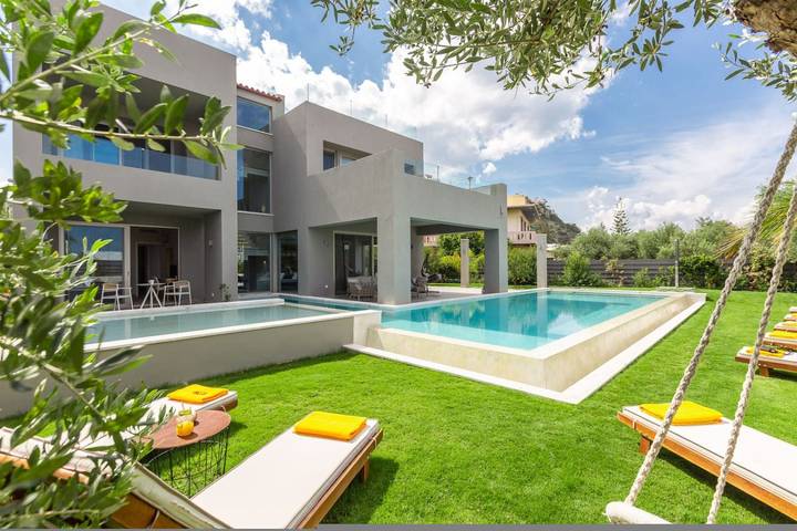 Chalet para 9 personas, con piscina además de vistas al mar y jardín, Se admiten mascotas - 1