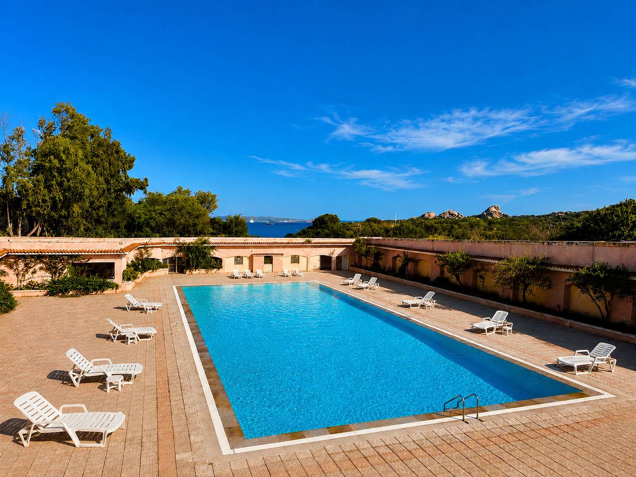 Ganze Wohnung, Apartment Sea View and Pool B in Baja Sardinia, Arzachena