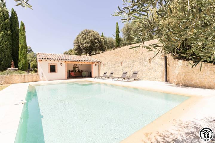 Gîte pour 4 personnes, avec Jacuzzi et Terrasse ainsi que Jardin et Piscine près du Canal du Midi