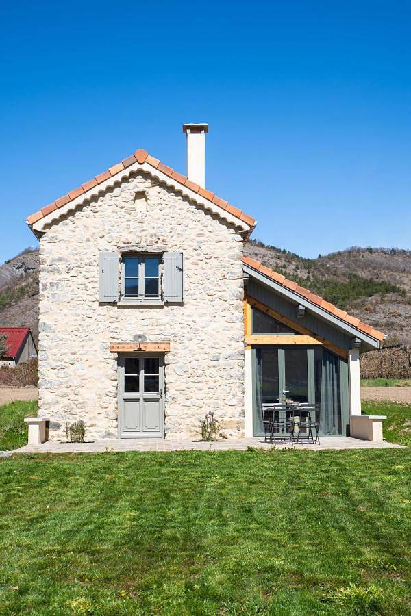 Location de vacances pour 4 personnes, avec vue et jardin à Lardier-et-Valença