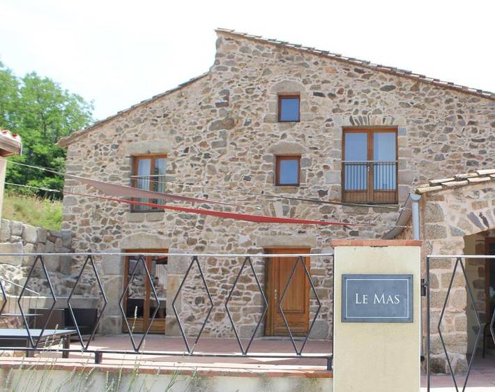 Location de vacances pour 11 personnes, avec Balcon et Jacuzzi ainsi que Terrasse et Jardin à Saint-Laurent-de-Cerdans