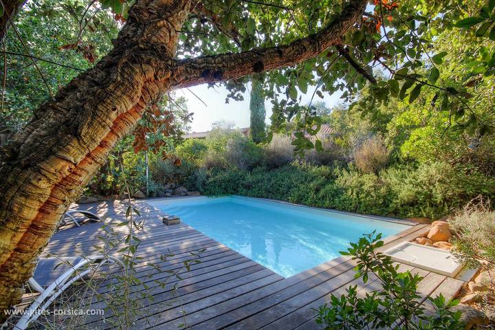 Gîte pour 8 personnes, avec Terrasse ainsi que Jardin et Piscine à San-Gavino-di-Carbini - 3