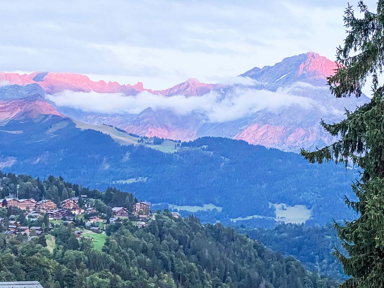 Entire apartment, Chaperon Rouge B5 in Chesières, Ollon (Villars-sur-Ollon)