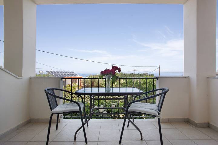 Entire studio, Studio "Yiannis - Studio 5" with Sea View, Shared Garden & Wi-Fi in Planos, Zakynthos