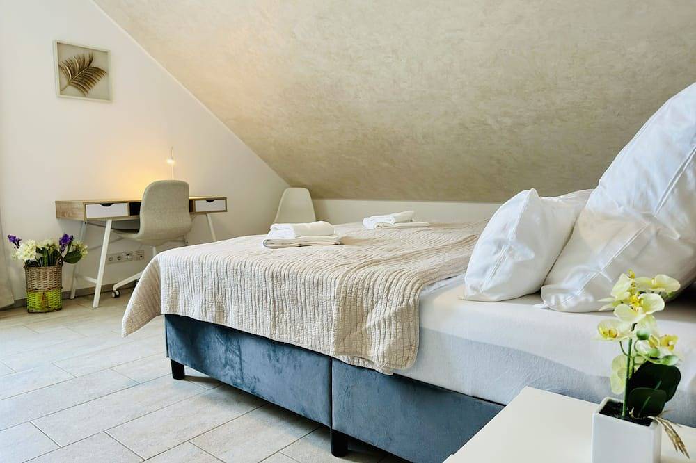 Ganze Wohnung, Modern Wohnen mit Smarttv, Arbeitsplatz und Küche in Bad Oeynhausen, Wiehengebirge