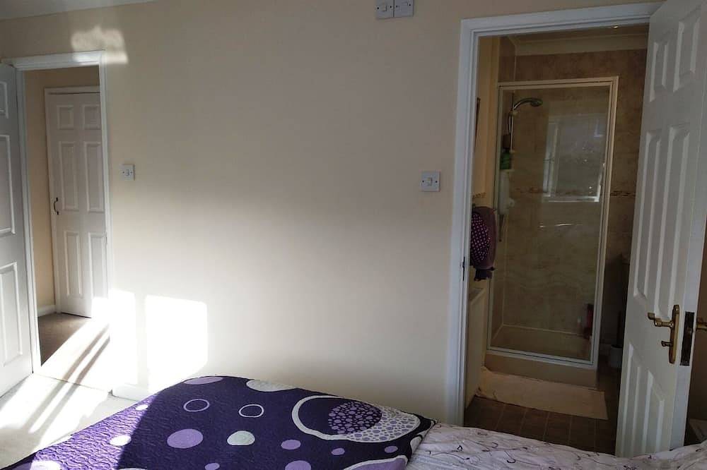 Family Holiday Home 3 Bed 2.5 Bath Free Wi-Fi 10 mins walk to Westward Ho! Beach in Westward Ho, Hartland Devon Heritage Coast