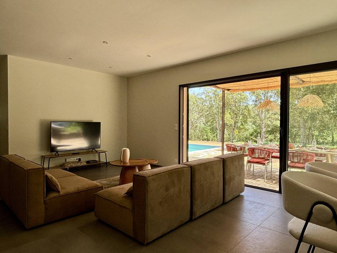 Villa neuve avec piscine, 400 m plage de la pinède à Pinarello in Pinarellu, Zonza