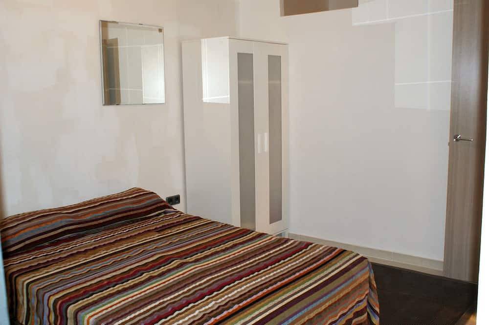 Entire apartment, Huge Family Apt With Patio: Central Barcelona in Barcelona Centre, Barcelona