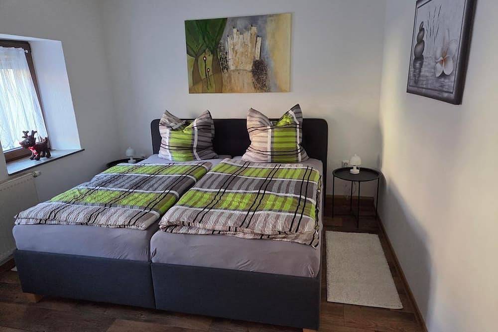 Ferienhaus Flieja - 4-Bett-Ferienhaus Bad/Wc, 2 Schlafräume, ruhig in Wallenborn, Vulkaneifel