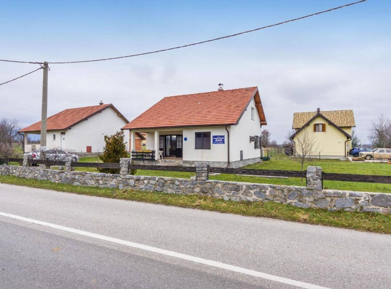 Ganze Wohnung, Ferienwohnung für 6 Personen in Lovinac, Naturpark Velebit