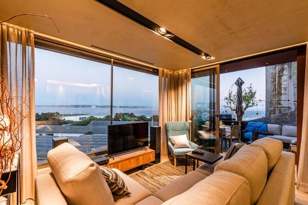 Apartamento inteiro, The minipenthouse terrace & Spa in Paço de Arcos, Costa de Lisboa