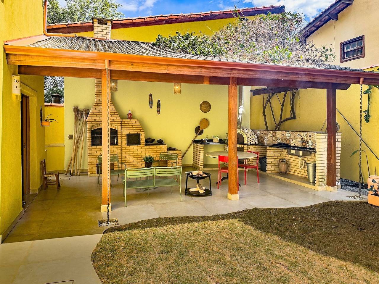 Home with Gourmet Area & 3 Suites – Granja Viana in Carapicuíba, San Paolo (stato)