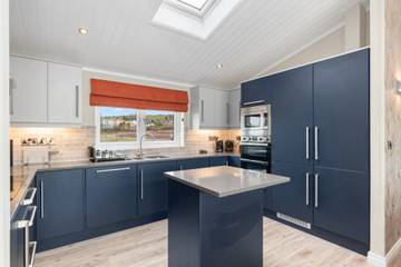 Lodge for 8 People in Penally, Pembrokeshire, Photo 4