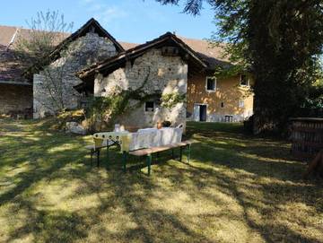 Cottage pour 12 personnes, avec jardin et terrasse dans Groslée